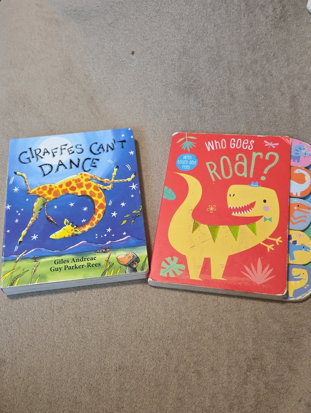 Giraffes Can't Dance & Who Goes Roar? Board Book Set - Blue & Red
